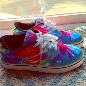 Heely’s Tie Dye sneakers, missing wheels